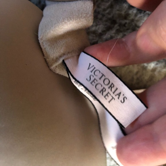 Bras - Picture 4 of 7